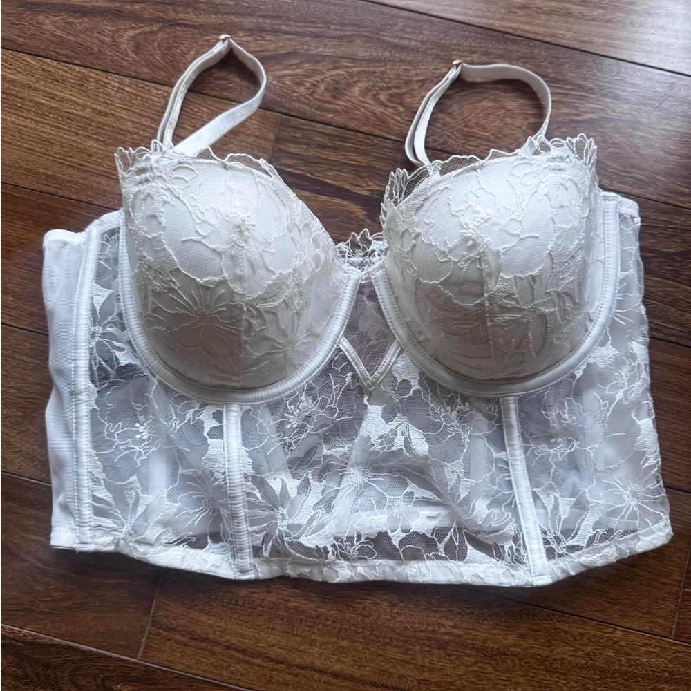 Victoria's Secret White Lace Bra with Sweetheart Neckline